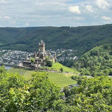 Ruhiges In Burgnaehe